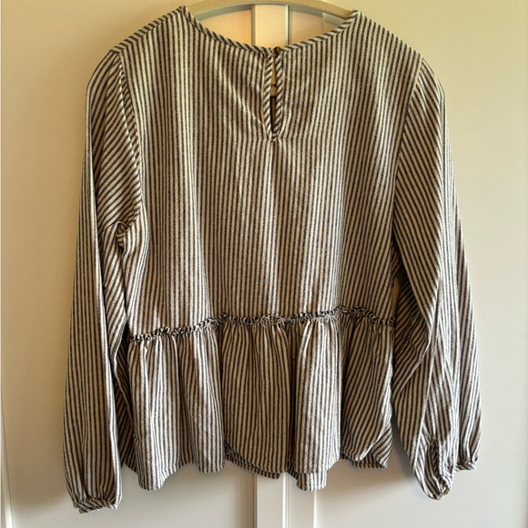 Universal Threads Top - Picture 2 of 3